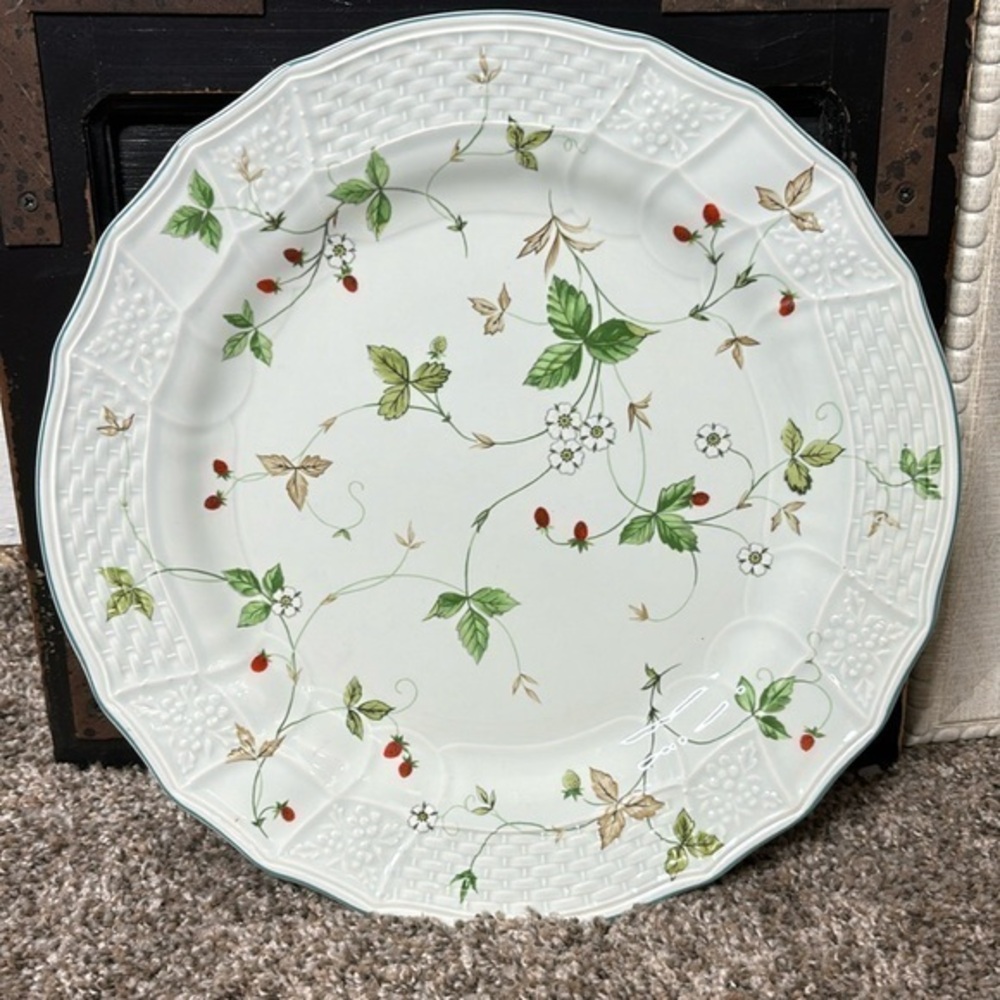 Mikasa Antique Green Strawberry Fair platter